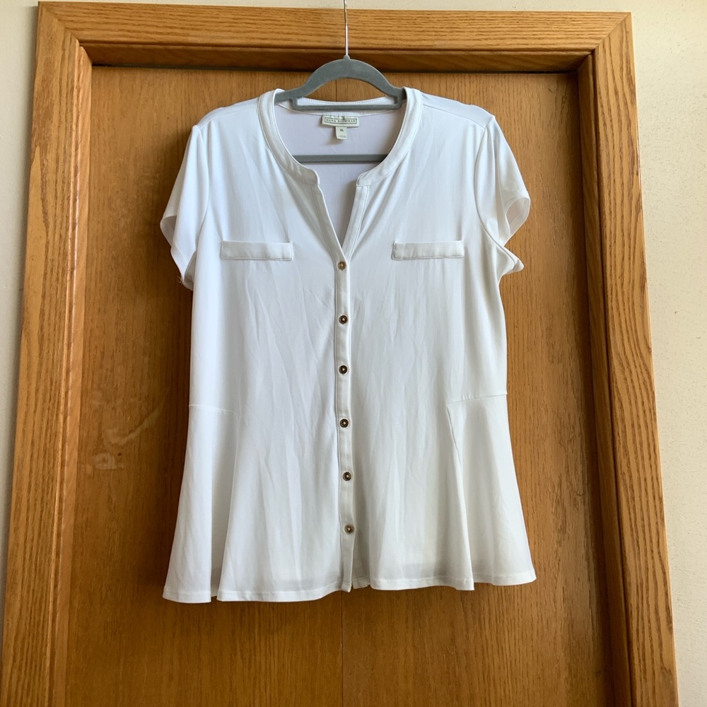 Dana Buchman Short Sleeved Blouuse
